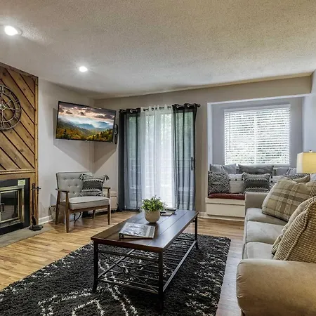 Cozy Resort-Style Gatlinburg Condo Indoor Pool!